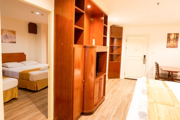 ห้อง Grand Regent Heritage Suite (5-6 ท่าน) — โรงแรม เดอะ วิคตอรี่ แบงค็อก